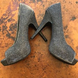 Super sexy dark gray glitter pumps